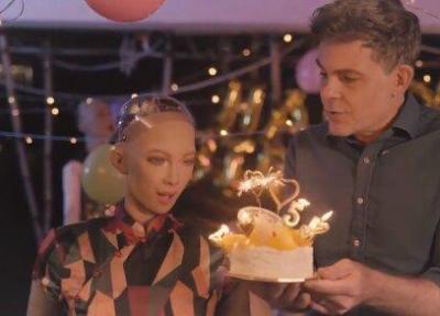 جشن تولد روبات سوفیا را ببینید